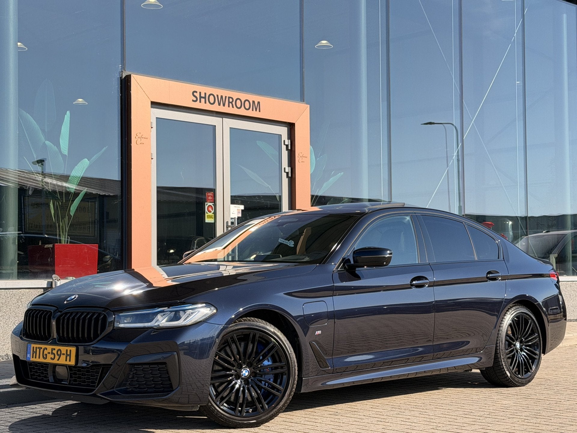 BMW 5 Serie 545e xDrive M-Sport | Schuif/Kantel dak | 360 |, Auto's, Automaat, Dealer onderhouden, Verwarmde buitenspiegels, Gebruikt