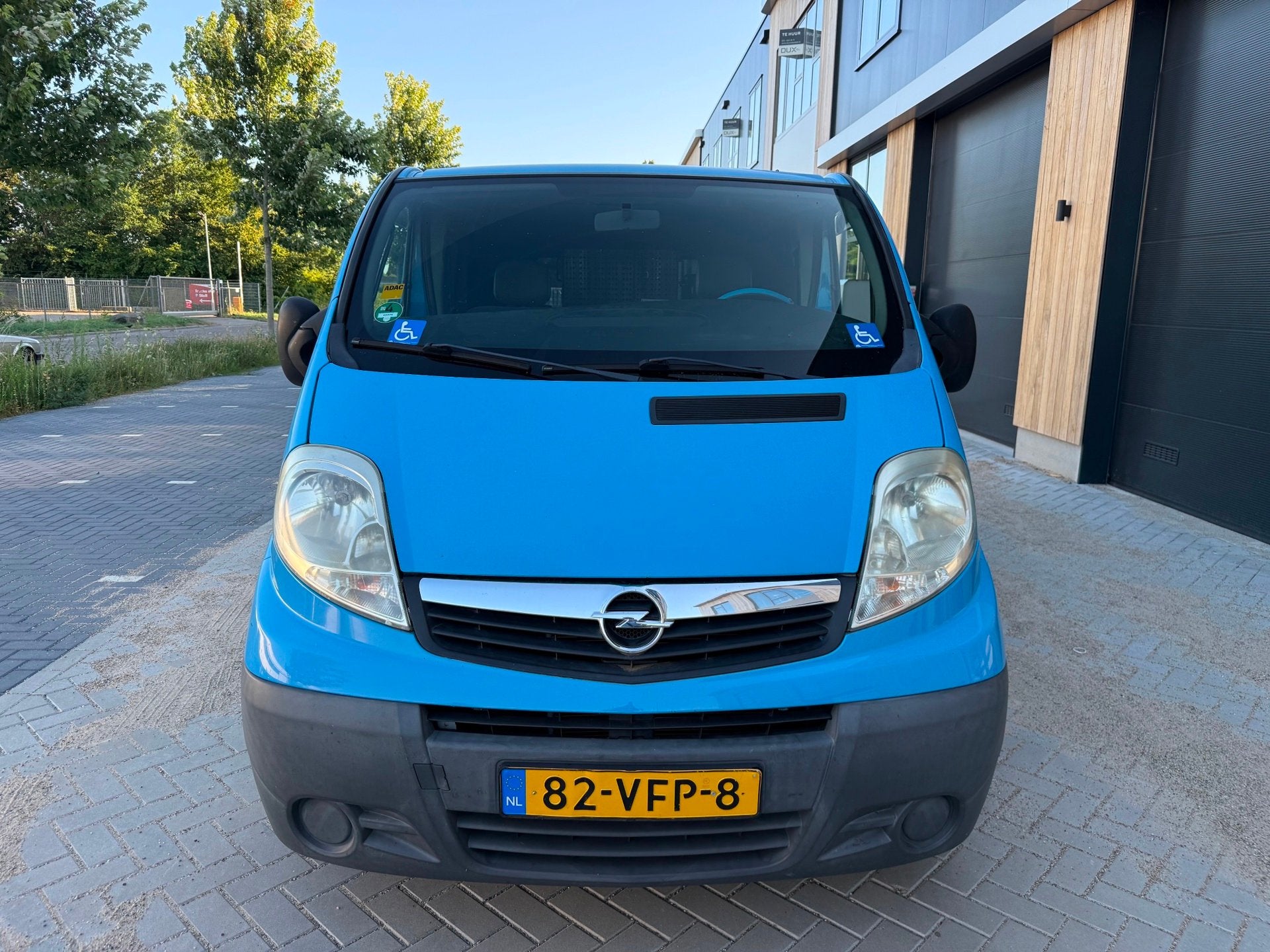 Opel Vivaro 2.0 CDTI L2H1 DC (bj 2007) Airco Rolstoelbus Cam, Auto's, Bestelauto's, Voorwielaandrijving, Stof, 4 cilinders, Blauw