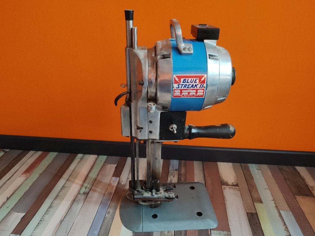 Eastman Blue Streak II 629 verticale stofsnijmachine, Ophalen of Verzenden, Zo goed als nieuw