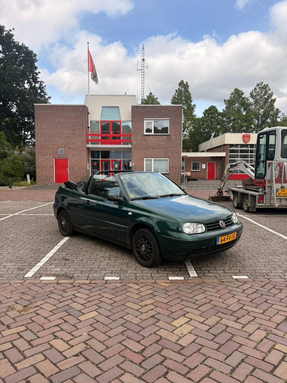 Leuke Volkswagen Golf 1.8 Cabriolet 66KW 2000 Groen, Auto's, Volkswagen, 4 cilinders, Cabriolet, 4 stoelen, 49 €/maand