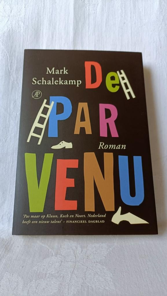Schalekamp, Mark - De Parvenu, Boeken, Literatuur, Zo goed als nieuw, Nederland, Ophalen of Verzenden