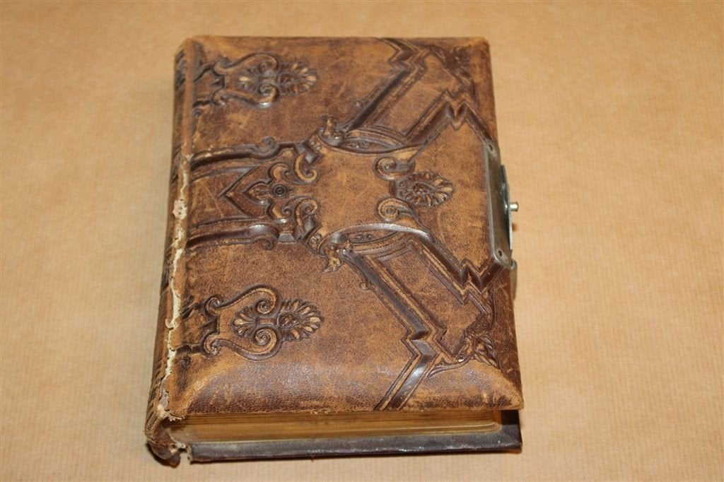 Antiek Fotoalbum ca. 1900 — Leer, Slot en Goud op Snee, Antiek en Kunst, Antiek | Boeken en Bijbels, Ophalen of Verzenden