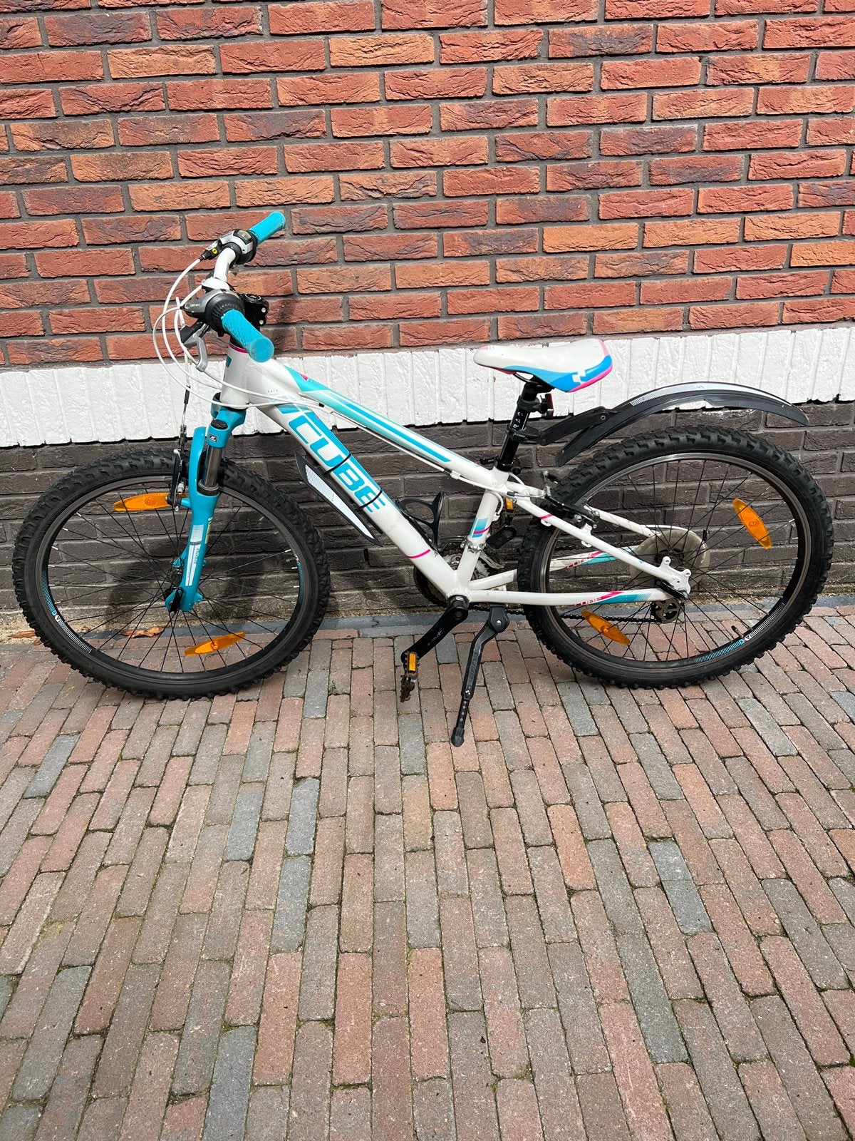 Cube kinderfiets 24 inch - Wit/Blauw, 21 versnellingen, Fietsen en Brommers, Ophalen, Gebruikt, Velgrem, 20 inch of meer