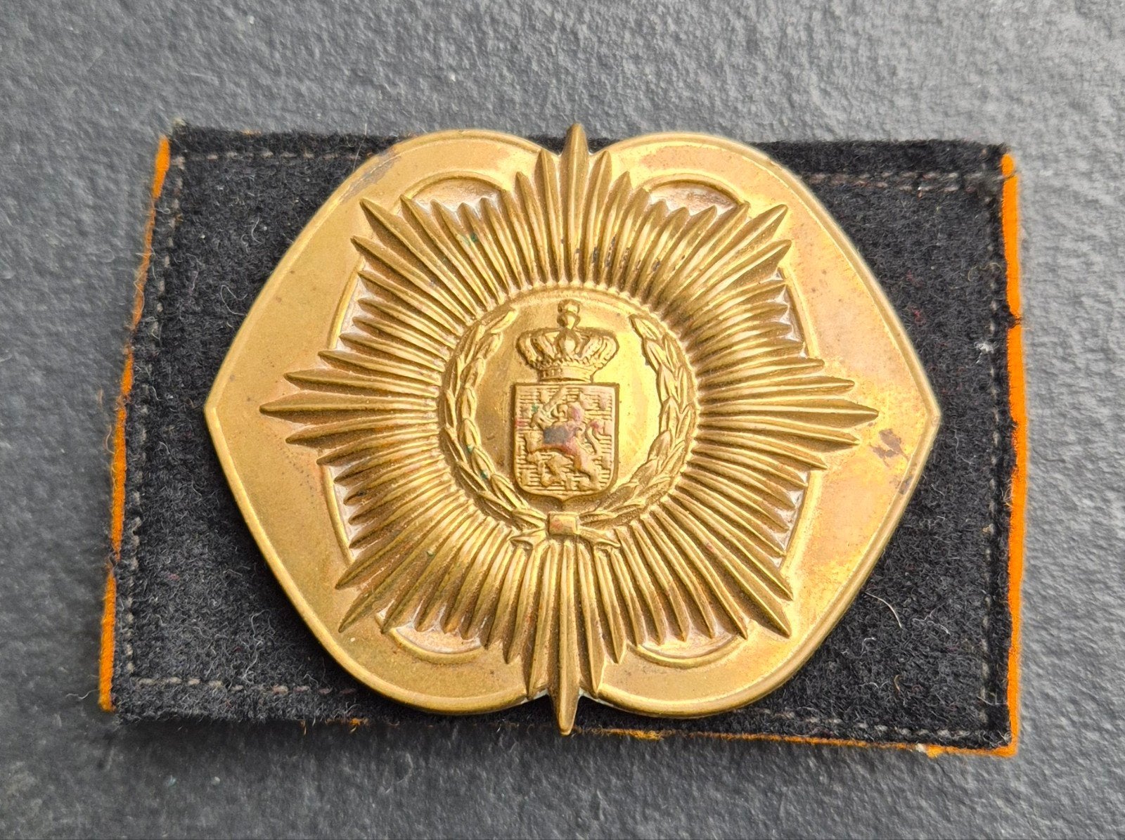 baretembleem dichte versie Van Heutsz, Verzenden, Landmacht, Nederland, Embleem of Badge