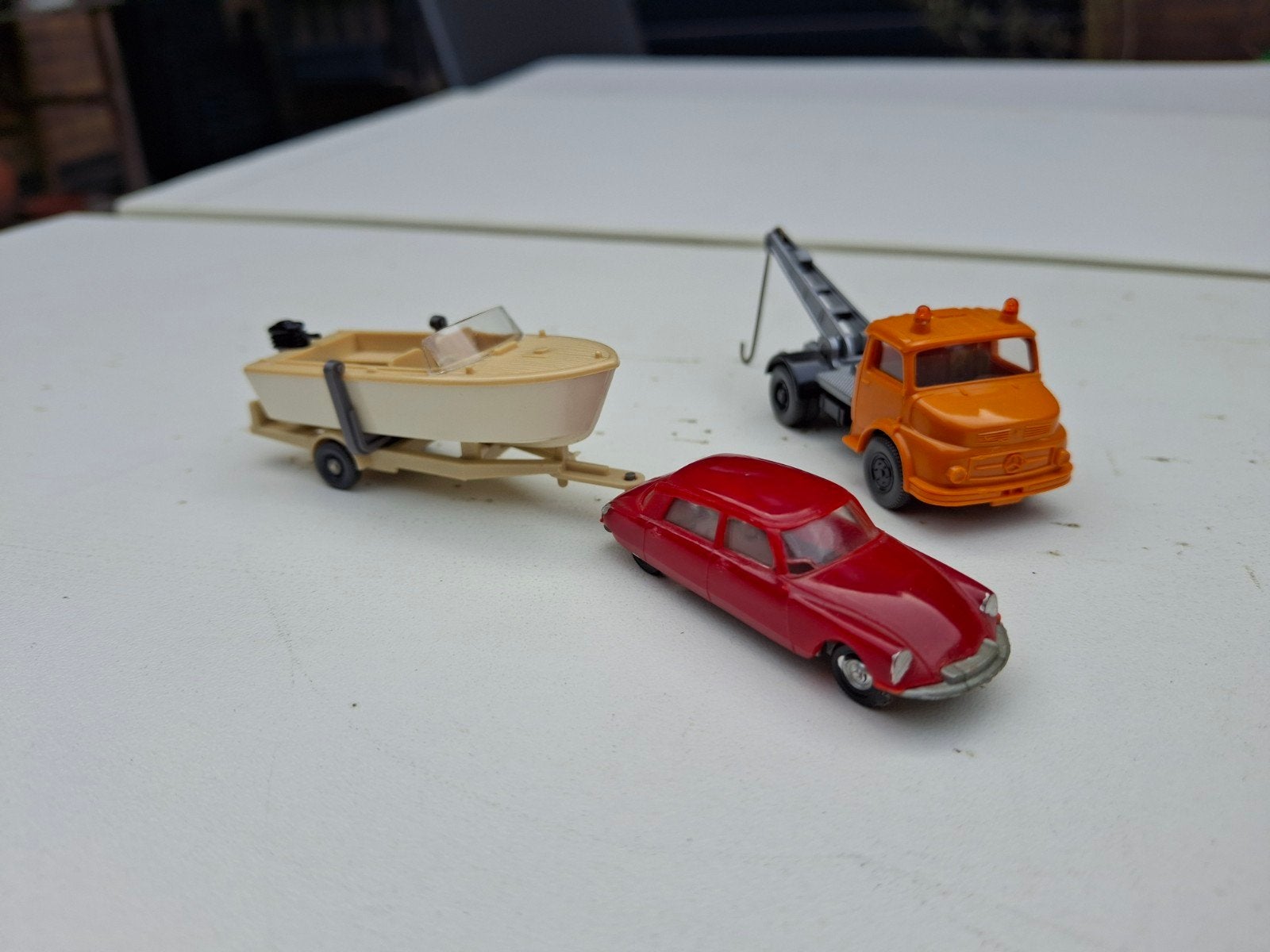 CITROËN DS 19 MET BOOT EN MERCEDES BENZ 1:87, Ophalen of Verzenden, Auto, Overige merken