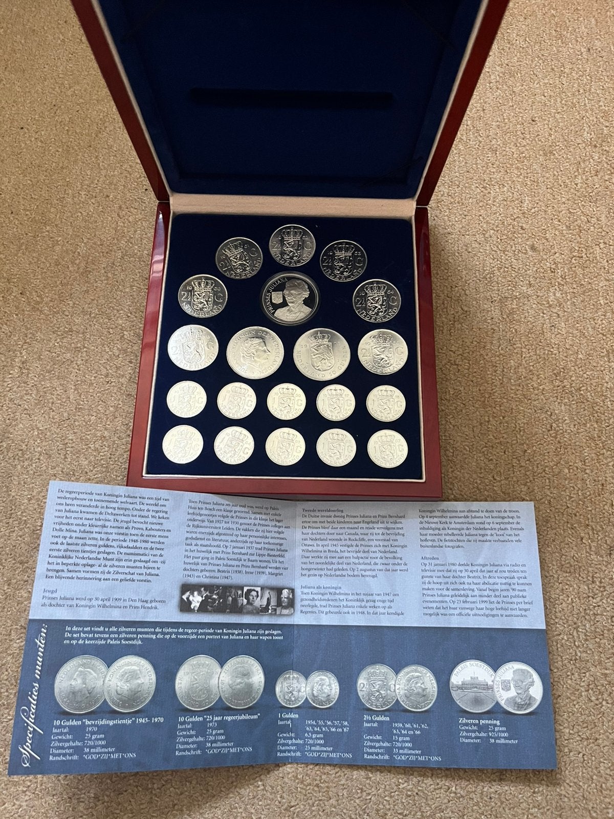 ZILVERSCHAT JULIANA  IN HOUTEN CASSETTE AANBIEDING, Postzegels en Munten, Koningin Juliana, Zilver, 2½ gulden, Verzenden