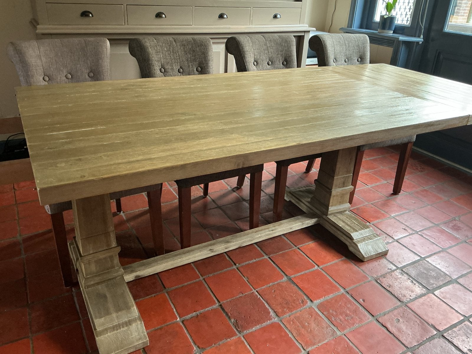 Foto 4 van Grote uitschuifbare eettafel met 2 verlengstukken