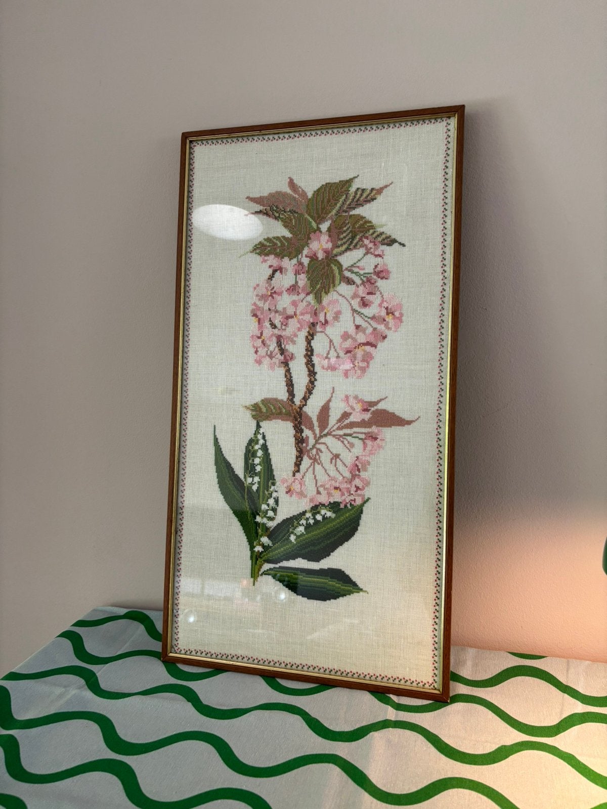 Vintage bloemen borduurwerk in houten lijst, Ophalen, Gebruikt, £, *