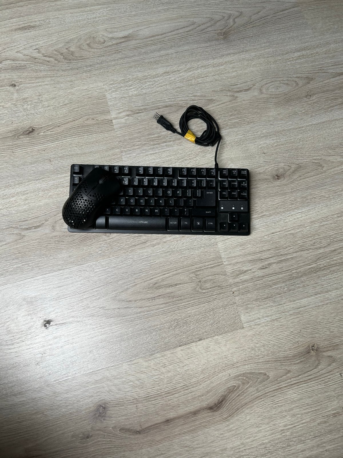Trust GXT 838 Azor Toetsenbord en Muis Set - Zo goed als nie, Computers en Software, Toetsenbord en muis-set, Ophalen of Verzenden