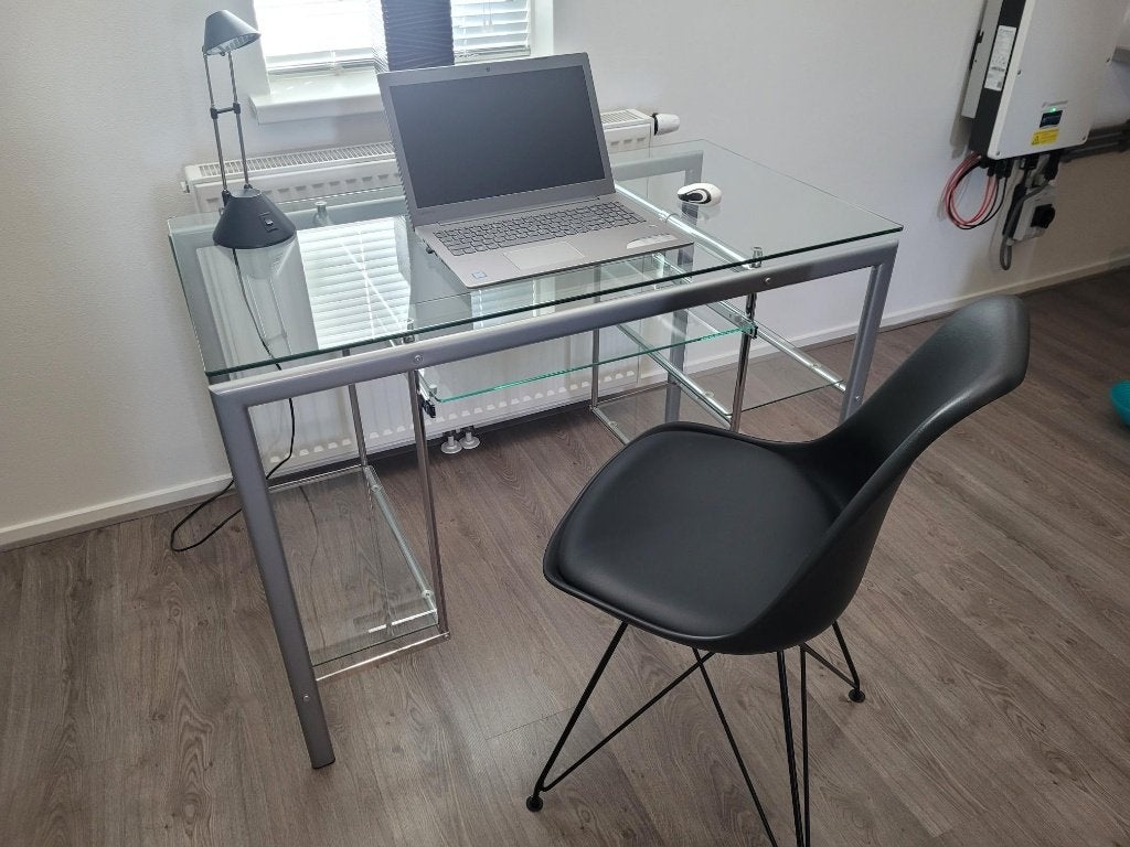 Bureau met glasplaat en stalen frame, Ophalen, Zo goed als nieuw