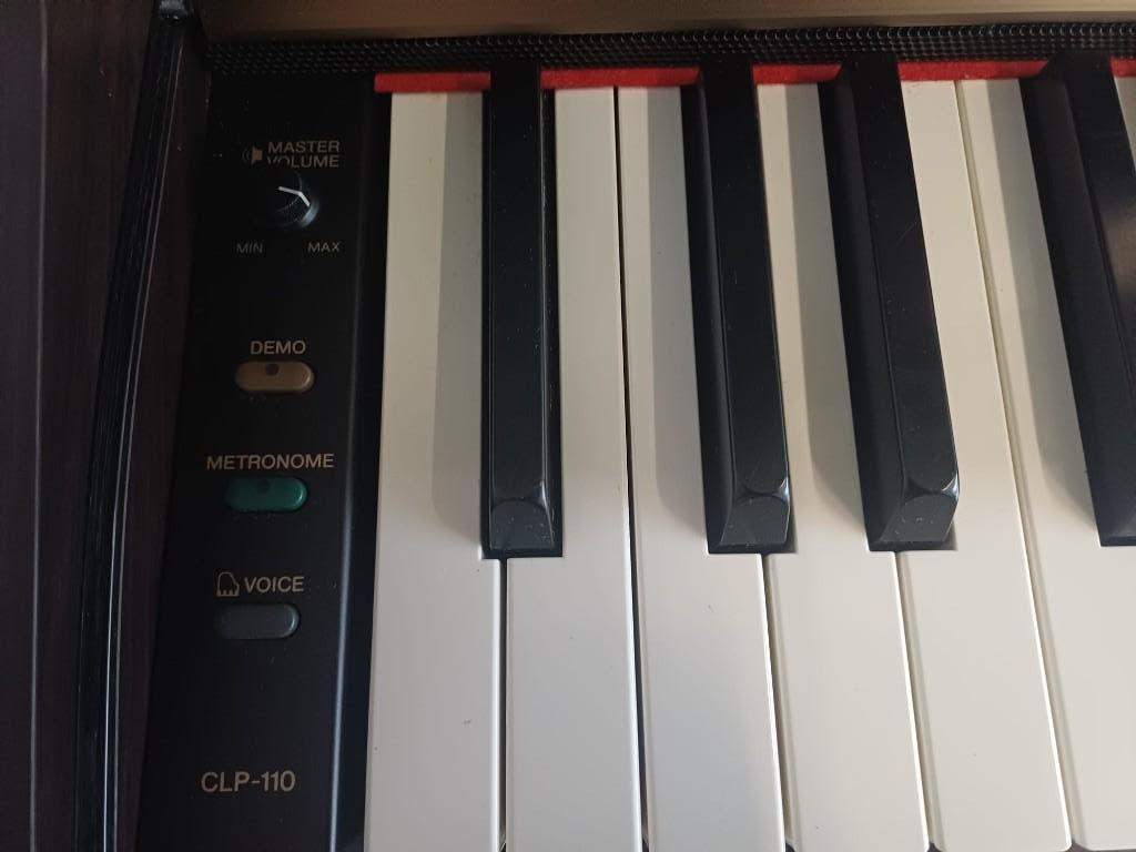 Yamaha CLP-110 - Gratis bezorging bij VP., Muziek en Instrumenten, Gebruikt, Bruin, ., Ophalen of Verzenden