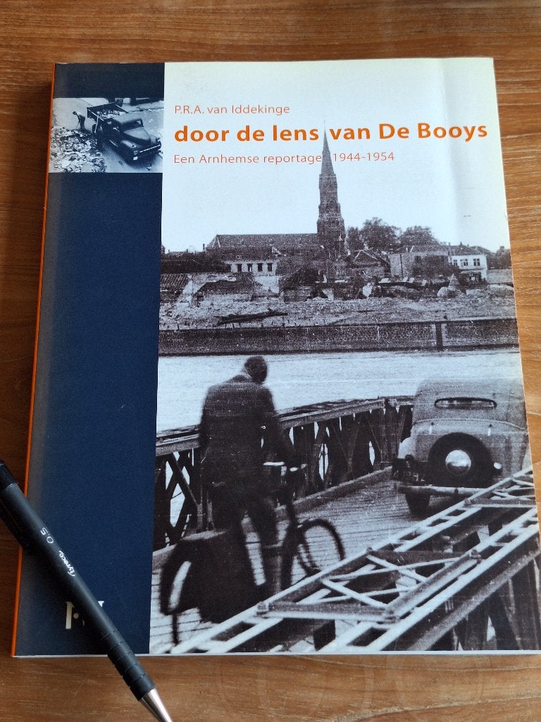Door De Lens Van De Booys Een Arnhemse Reportage 1944 - 1954, Ophalen of Verzenden, Tweede Wereldoorlog, Gelezen, Overige onderwerpen