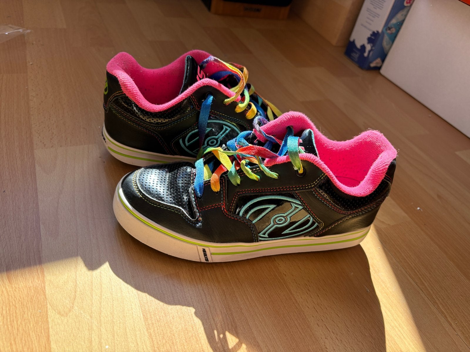 Heelys rolschoenen maat 38 - Zwart/Roze met regenboogveters, Ophalen of Verzenden, Gebruikt, Kinderen