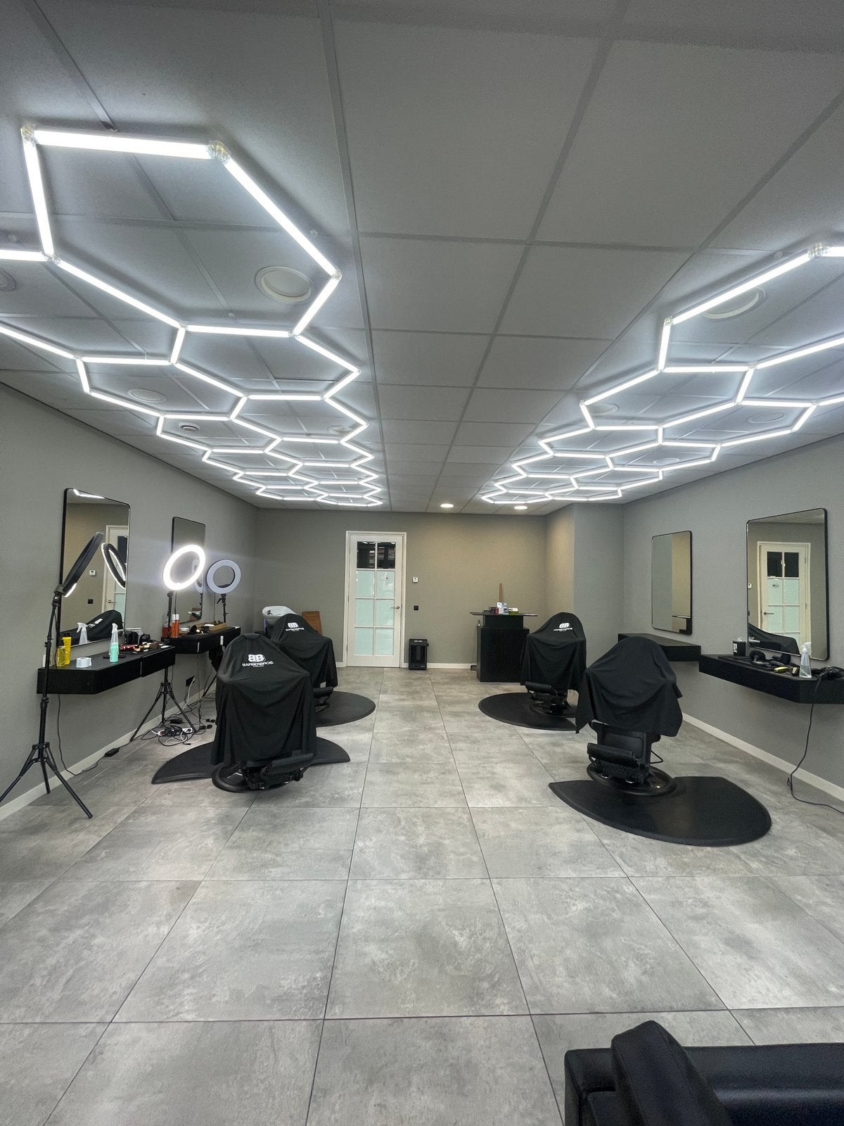 Instapklare Barbershop ter Overname in Enschede, Huur, Bedrijfsruimte