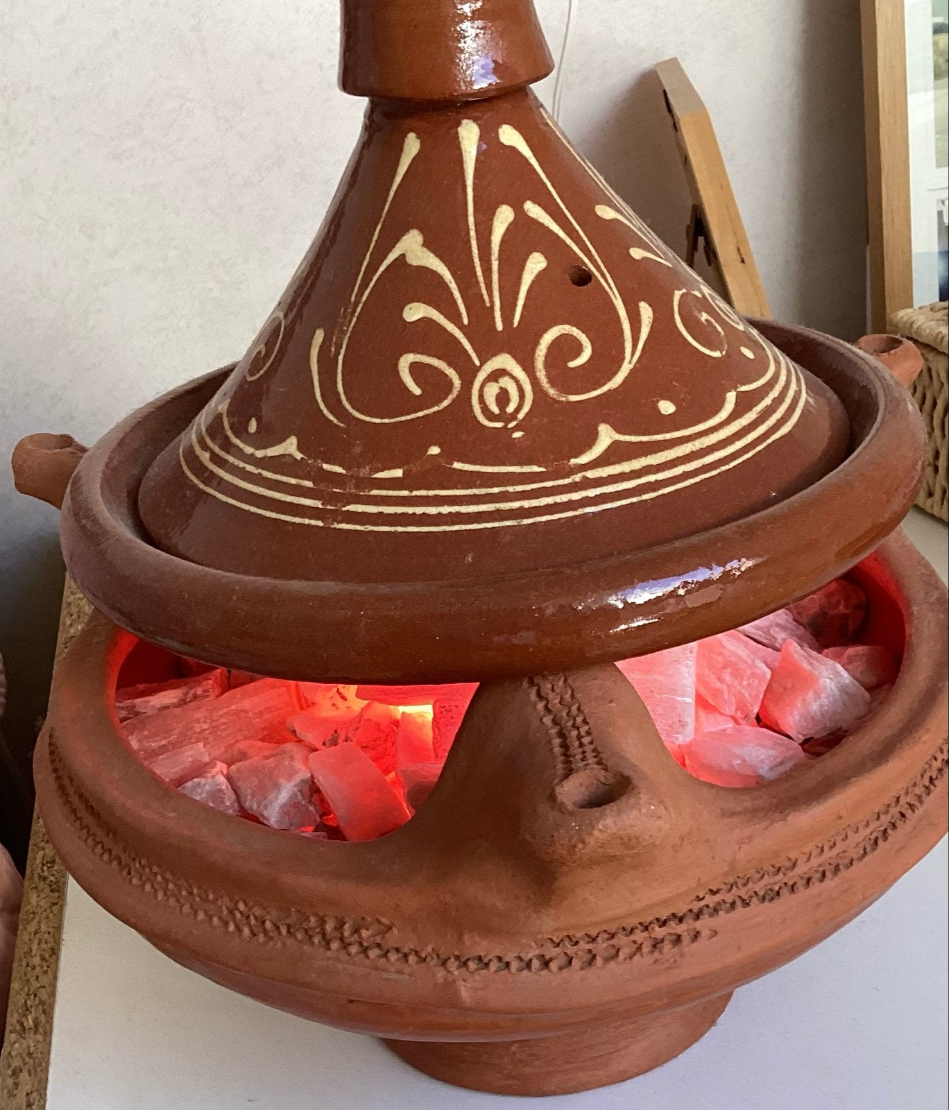 Decoratieve Tajine met Elektrisch Vuurtje, Gebruikt, Ophalen of Verzenden, Oosters, Bruin