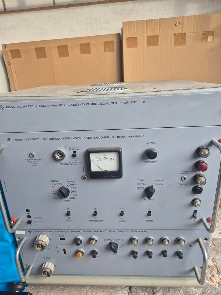 Rohde & Schwarz TV Kanaal Signaal Generator, Audio, Tv en Foto, Professionele Audio-, Tv- en Video-apparatuur, Gebruikt, Audio