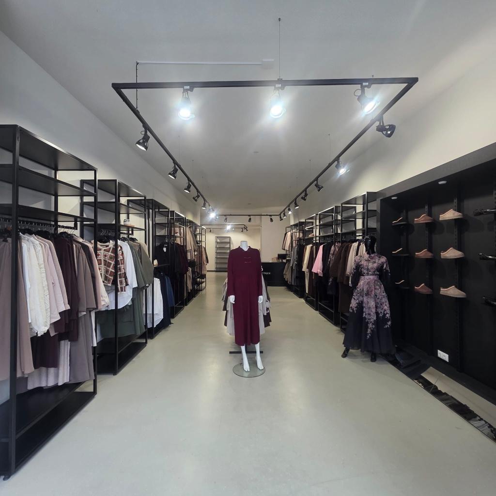 Instapklare damesboetiek op toplocatie!, Kleding | Dames, Ophalen of Verzenden, Zo goed als nieuw