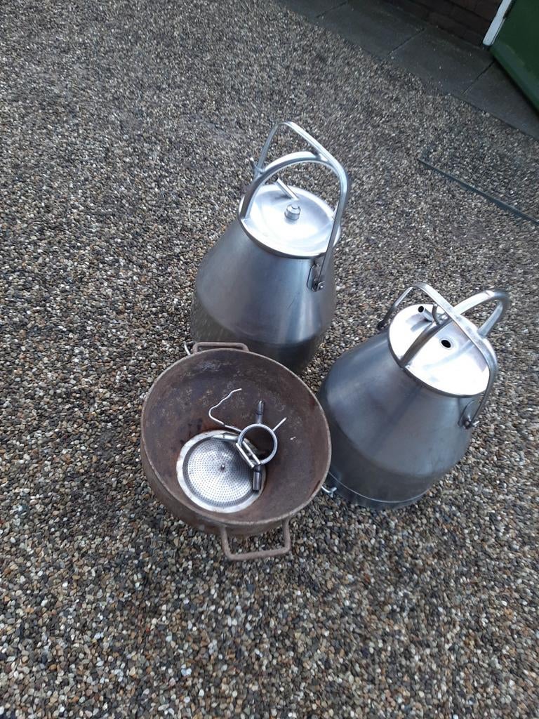 Twee melkketels en zeef, Ophalen of Verzenden, Metaal of Aluminium