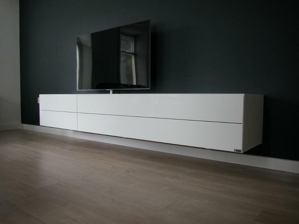 Zwevende tv-kast gespoten in Hoogglans lak, Artyx (17), Huis en Inrichting, Ophalen, Overige houtsoorten, Nieuw, Minder dan 100 cm