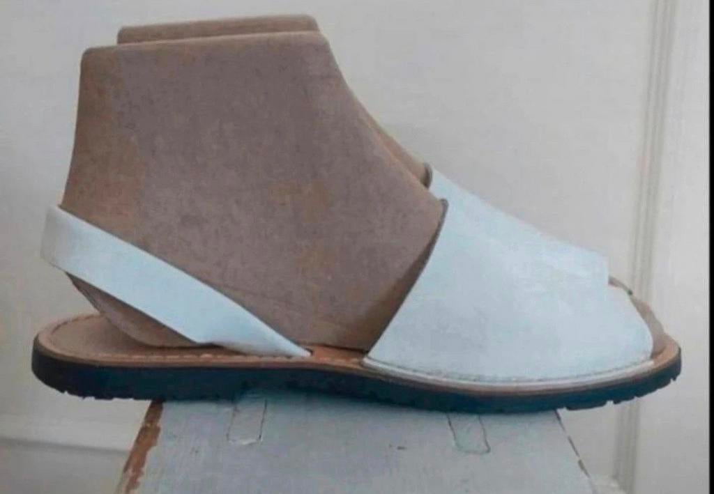 Avarca Menorquina leren sandaaltjes wit Mt 38, Kleding | Dames, Schoenen, Ophalen of Verzenden