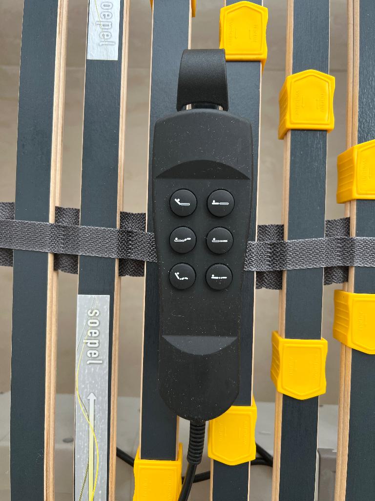 Elektrisch verstelbare lattenbodum van Bossflex 600, Huis en Inrichting, Slaapkamer | Matrassen en Bedbodems, Ophalen, 90 cm, Eenpersoons