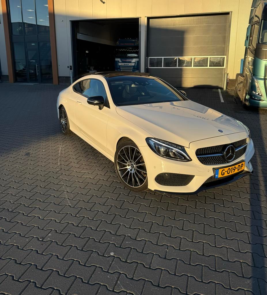 Mercedes-Benz C-Klasse 2.0 C200 Coupe AUT 2016 Wit, Auto's, Achterwielaandrijving, 1800 kg, 4 cilinders, 4 stoelen