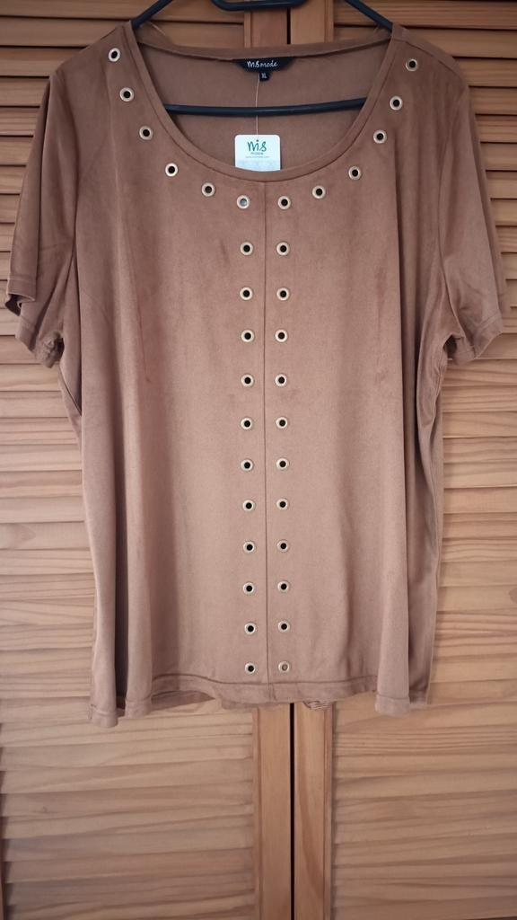 TE KOOP: Bruine top, suède-achtig (nieuw), Bruin, Maat 42/44 (L), Nieuw, Ophalen of Verzenden