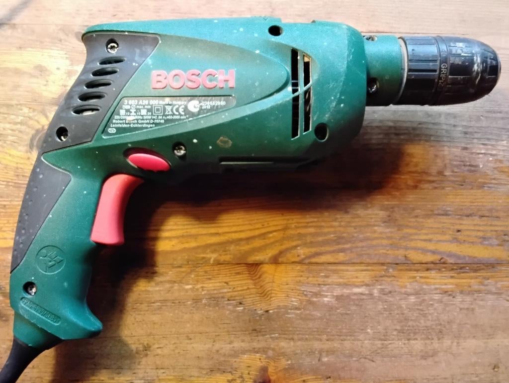 Bosch boor machine     PSB 50.    230 volt defect, Ophalen of Verzenden, Gebruikt, Boormachine