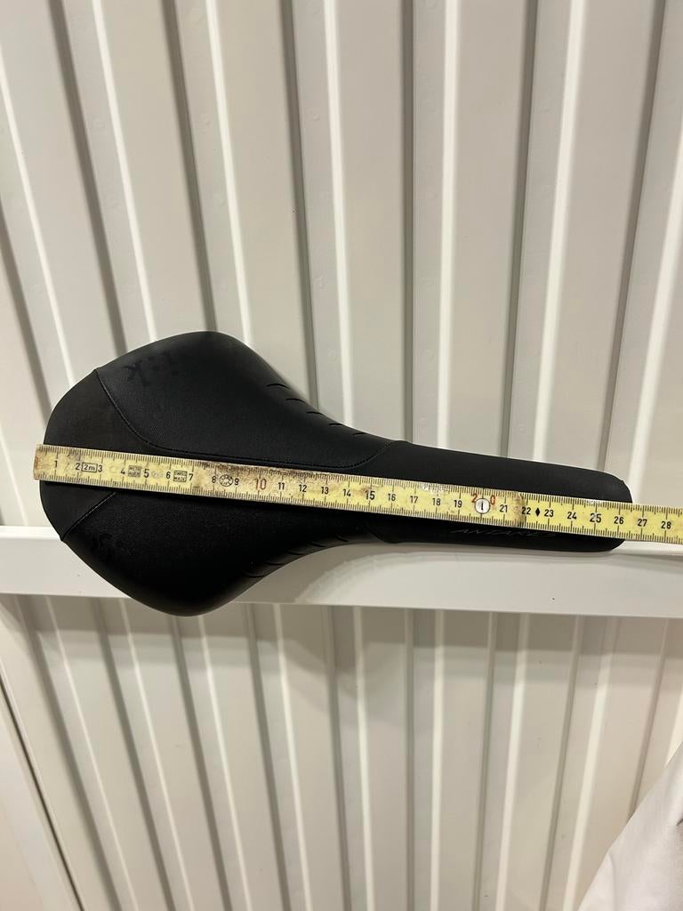 Fizik Carbon R1 Zadel - Halfjaar Gebruikt, Fietsen en Brommers, Ophalen, Gebruikt, Zadel
