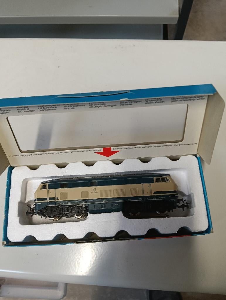 Märklin 3074 H0 Diesellocomotief BR 216 beige/blauw van  DB, Wisselstroom, Gebruikt, Locomotief, Ophalen of Verzenden