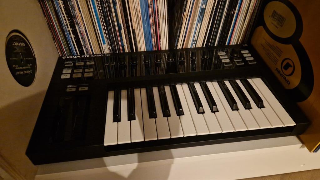 Komplete kontrol S25 - native instruments, Muziek en Instrumenten, Ophalen, Zo goed als nieuw, Overige aantallen, Overige merken