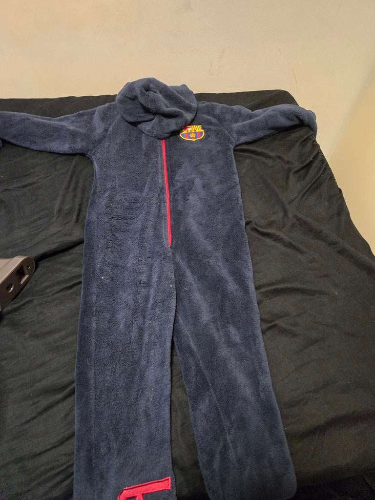 Barcelona Pyjama Maat 122 128, Ophalen of Verzenden, Zo goed als nieuw, Barcelona, Jongen of Meisje