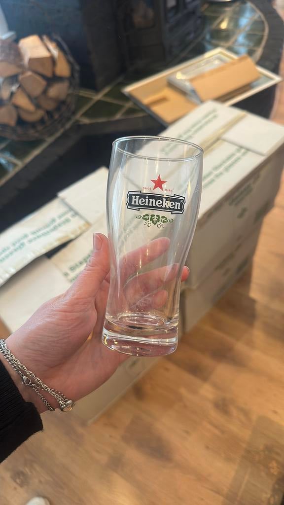 Partij Heineken stapelbare glazen 25cl (192 stuks), Verzamelen, Glas en Borrelglaasjes, Ophalen, Zo goed als nieuw, Bierglas