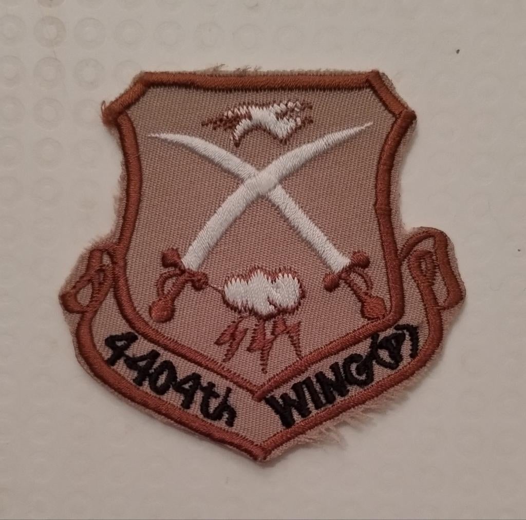 USAF embleem 4404th Wing, Ophalen of Verzenden, Landmacht, Nederland, Embleem of Badge
