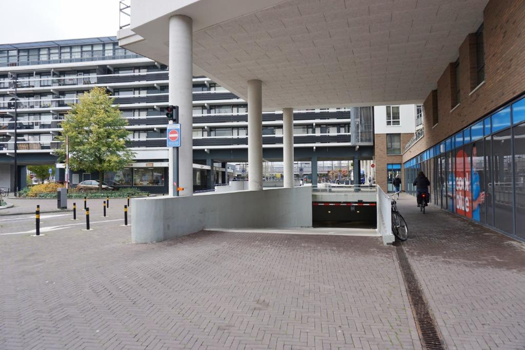 Parkeerplaats in het centrum van Tilburg, Noord-Brabant