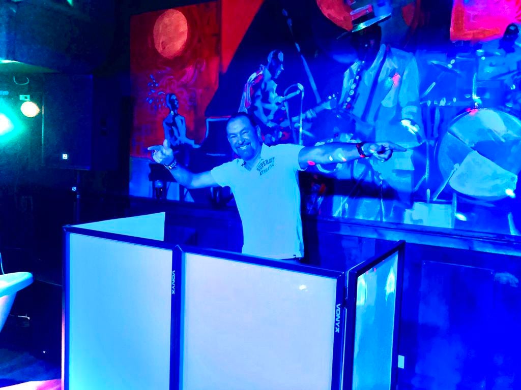 DJ Utrecht/karaoke/zingende DJ!/ drive in/ bruiloft, Diensten en Vakmensen, Muzikanten, Artiesten en Dj's, Solo-artiest