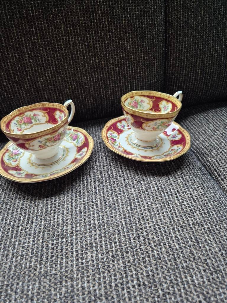 Royal Albert Lady Hamilton kop en schotel (2), Ophalen of Verzenden
