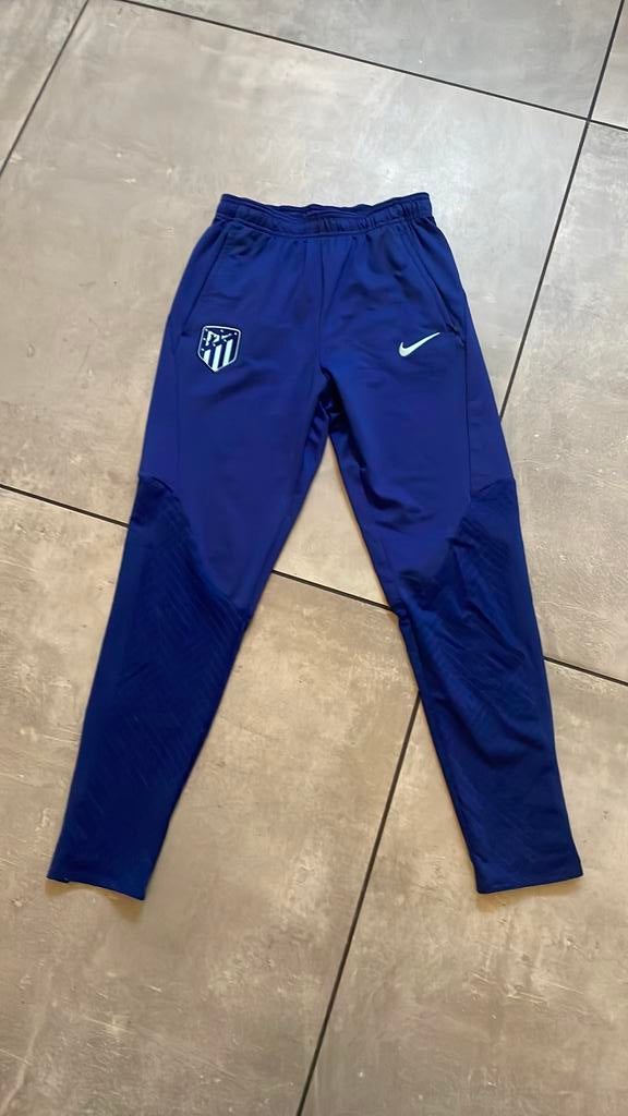 Nike Atletico Madrid mt 164 (158-170), Verzenden, Zo goed als nieuw, Jongen of Meisje, Sport- of Zwemkleding