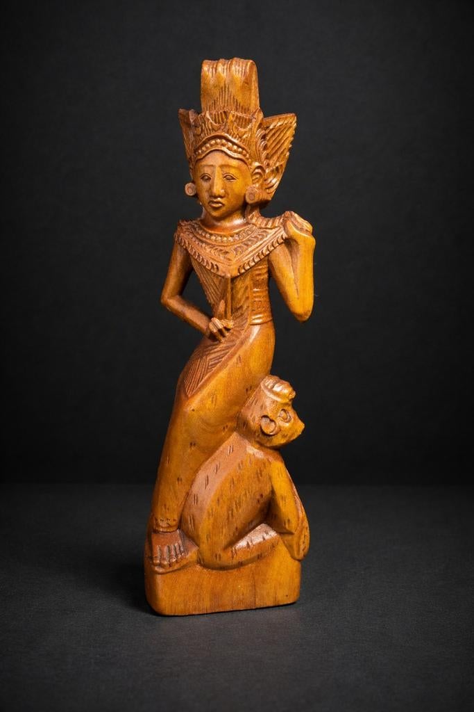 Balinees beeld godin met Hanuman, Antiek en Kunst, Kunst | Beelden en Houtsnijwerken, Ophalen of Verzenden