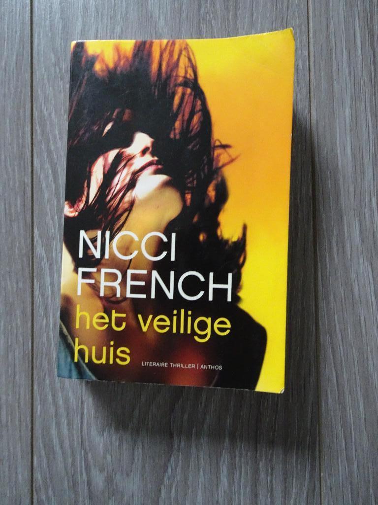 boek nicci french veilige huis, Boeken, Europa overig, Nicci French, Ophalen of Verzenden, Zo goed als nieuw