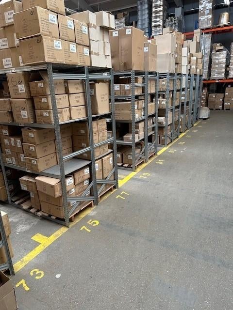 Direct leverbaar | Metalsistem legbordstellingen | €50 p/m, Ophalen of Verzenden
