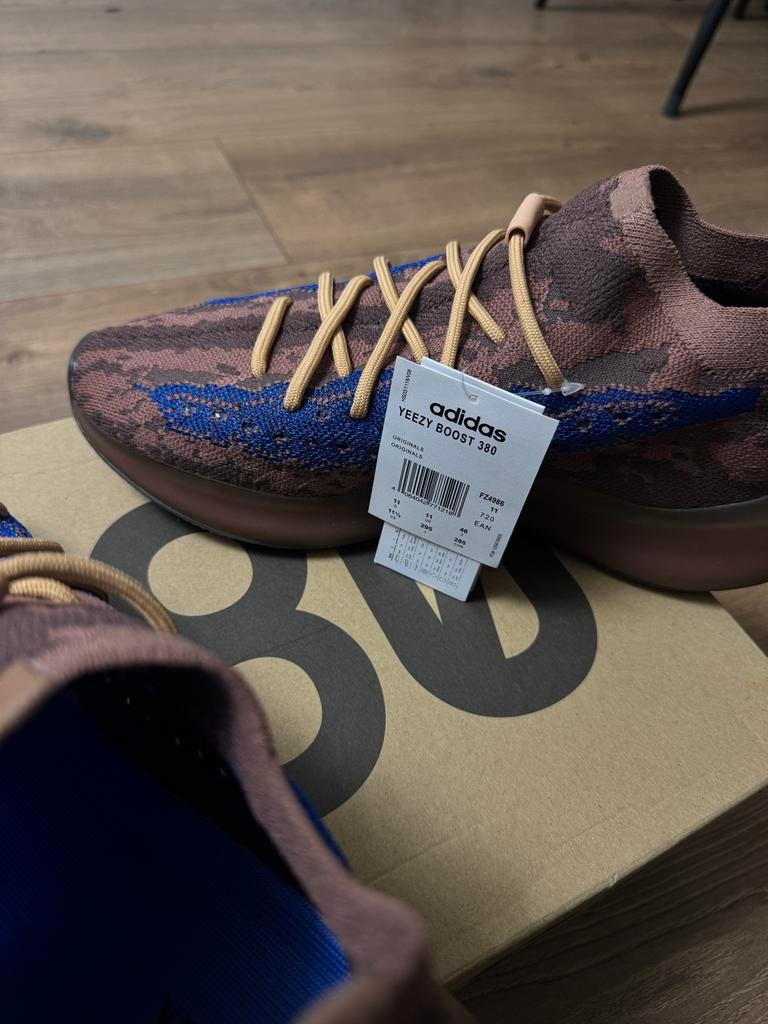 Adidas Yeezy Boost 380, Ophalen of Verzenden, Nieuw, Bruin, Sneakers of Gympen