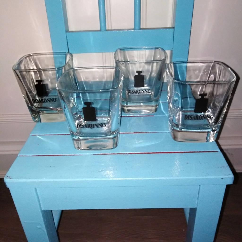 Disaronno kubus glazen helder zwart logo set van 4, Huis en Inrichting, Ophalen, Glas of Glazen, Overige stijlen, Glas