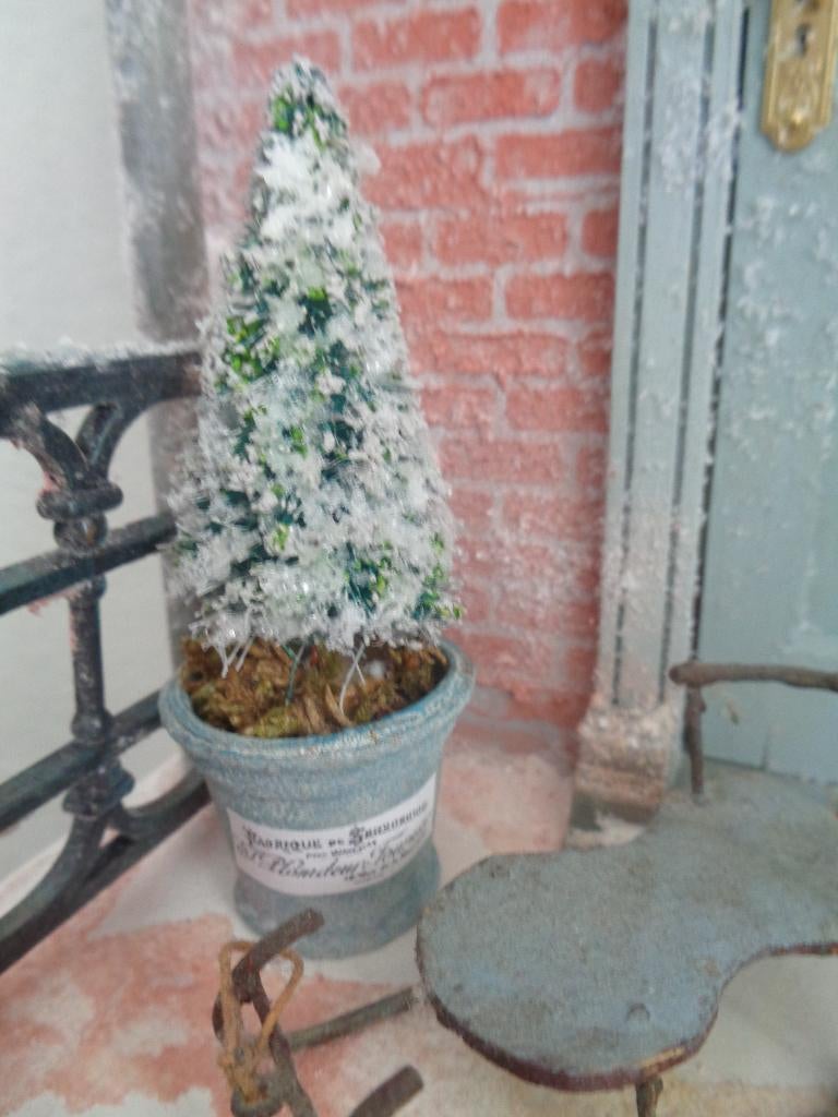 Besneeuwde boom in mooie pot .. Poppenhuis 1:12..(nr F81), Ophalen of Verzenden, Nieuw, Poppenhuis