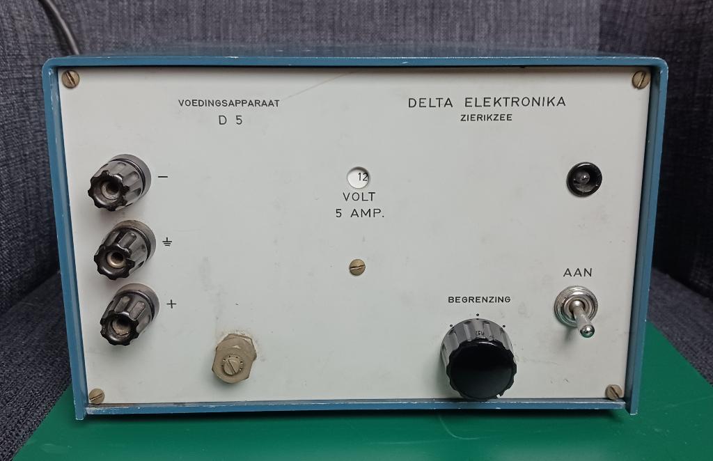 Delta D5 voedingsapparaat - werkend, Hobby en Vrije tijd, Elektronica-componenten, Ophalen, Gebruikt