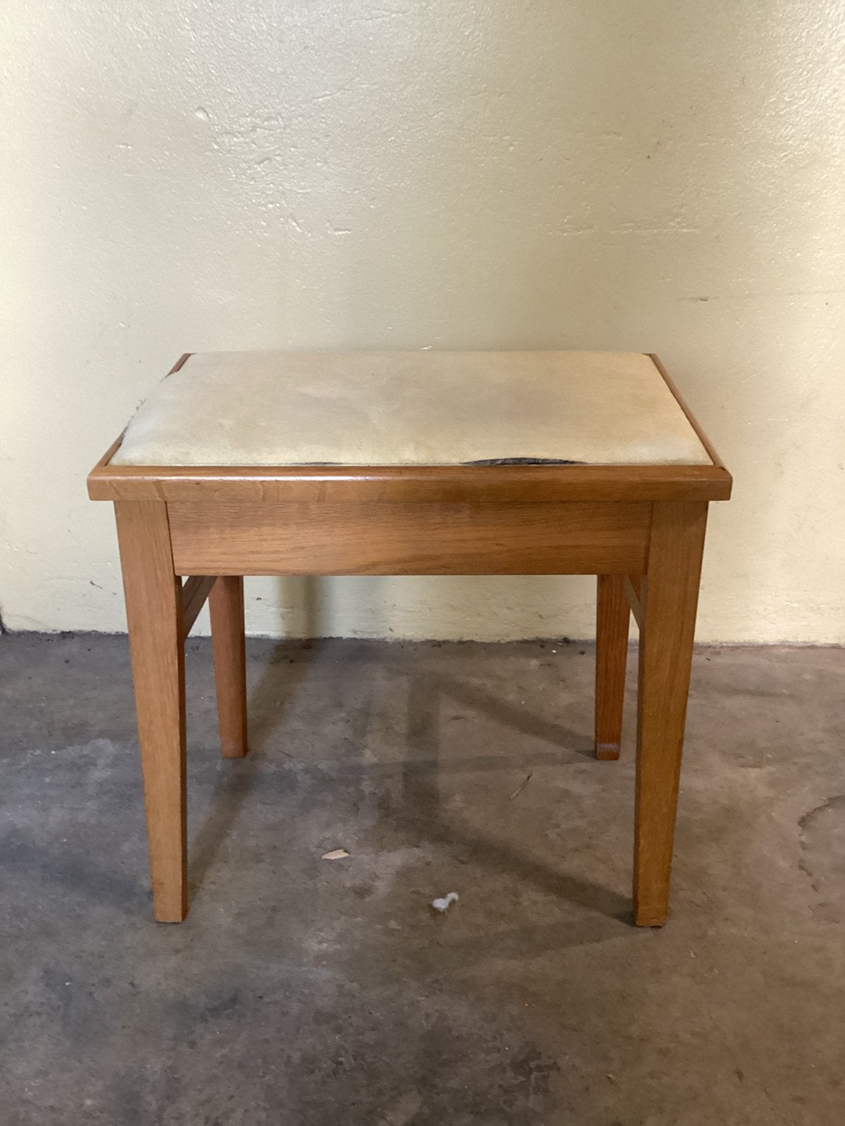 Leuk practisch voetenbankje/krukje, Ophalen, Gebruikt, Hout