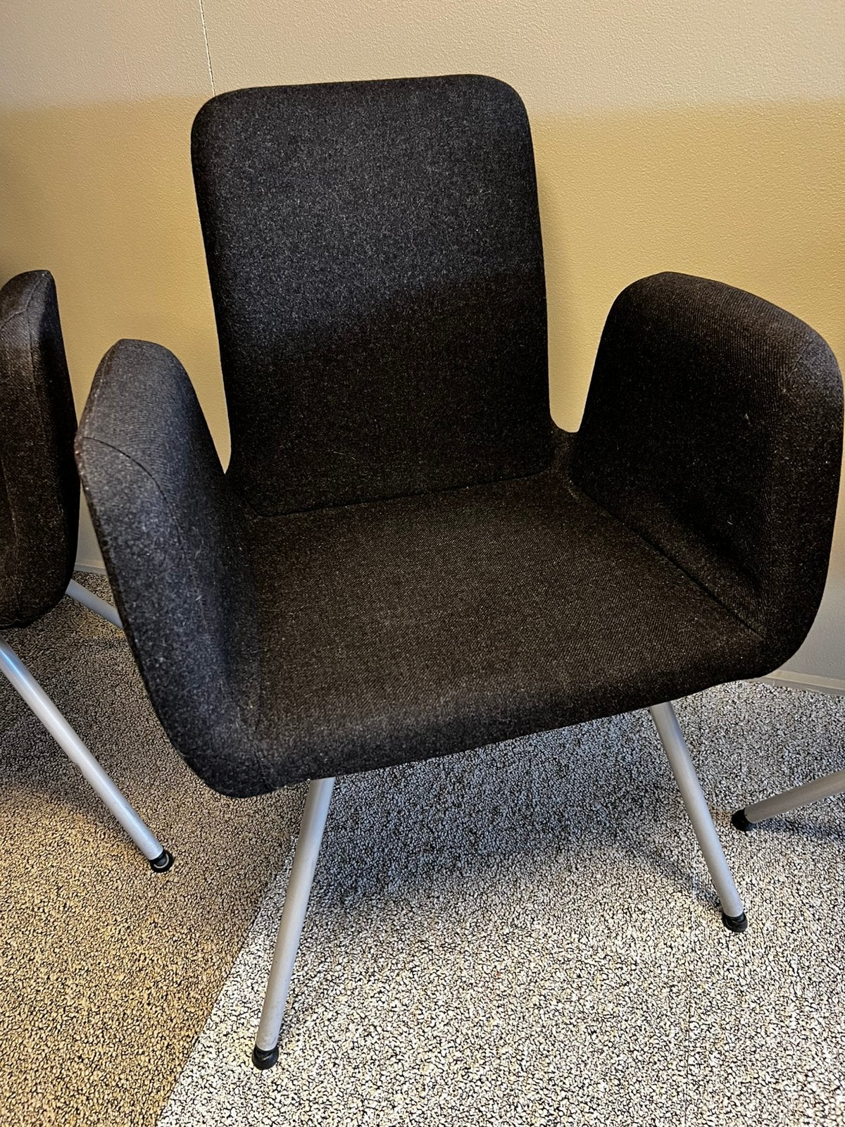 4 antraciet kleur stoelen, Ophalen, Zo goed als nieuw, 75 tot 100 cm, 50 tot 75 cm