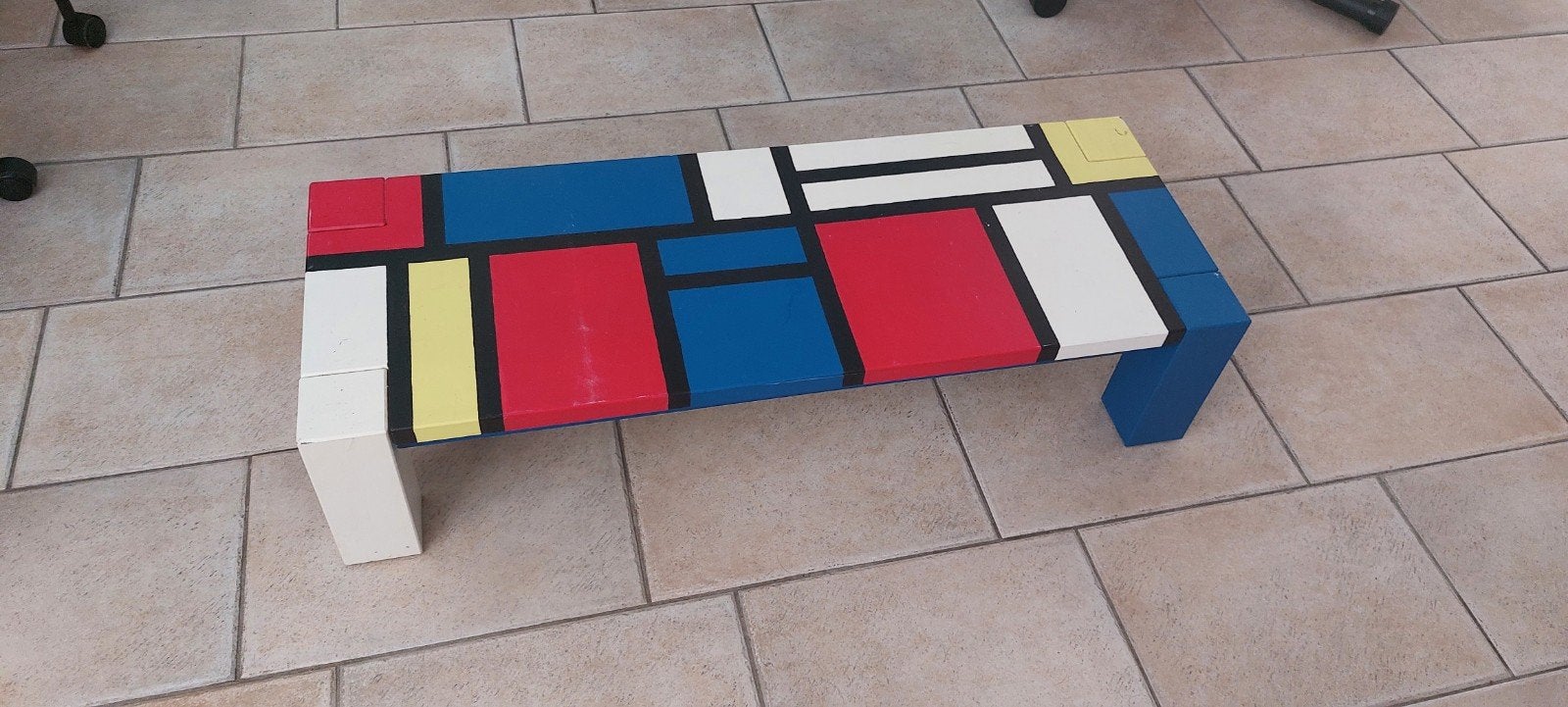 Houten bankje in Mondriaan stijl - opknapper of zo te laten, Huis en Inrichting, Ophalen, Gebruikt, Mondriaan, Rechthoekig