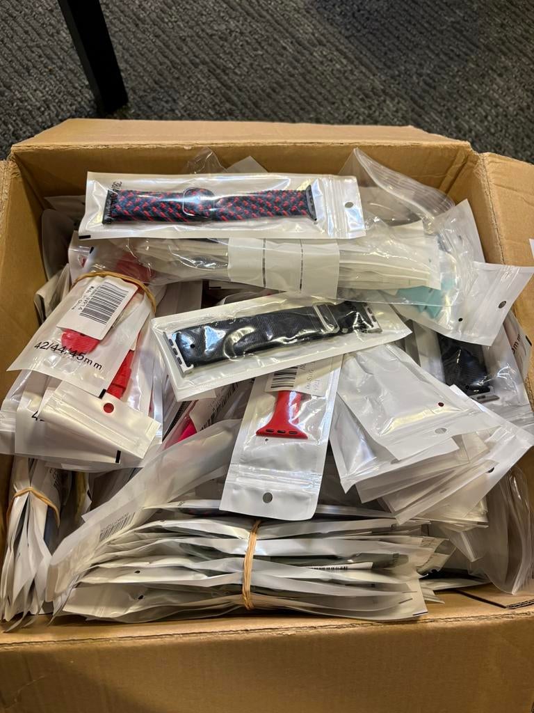 Honderden Apple Watch Horlogebanden Beide Maten Partij, Ophalen of Verzenden, Waterdicht, Nieuw, Zwart
