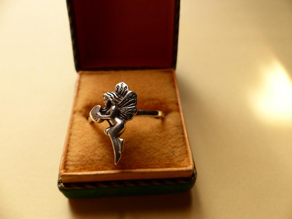 Mooie Fijne Zilveren Ring - Elfje met hartje - maat 18 3/4, Sieraden, Tassen en Uiterlijk, Verzenden, Zilver, Ring